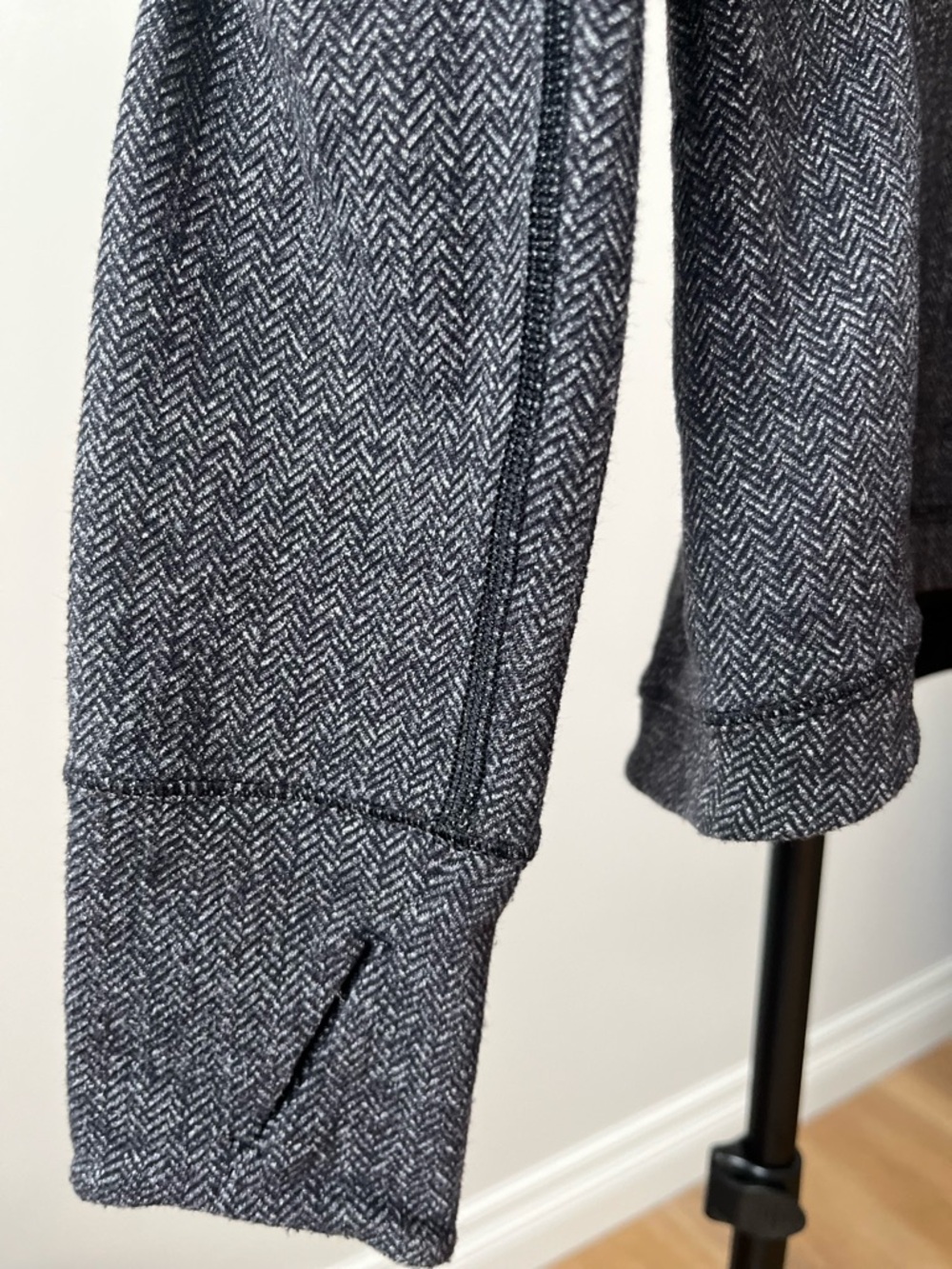Lululemon Runderful Long Sleeve Herringbone Heathered Black/Grey Top US 6 - Picture 6 of 15